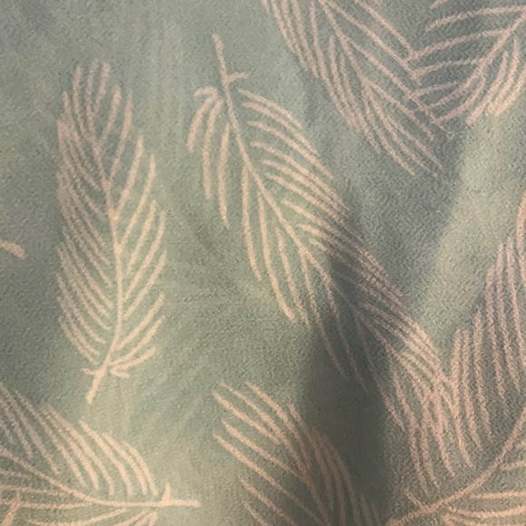 Torrid shear top size 1 think it’s like a 1X - Picture 7 of 11